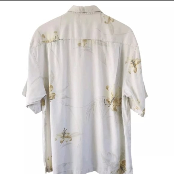 Tommy Bahama Button Silk Shirt Top Cream Tan Palms Flowers Hawaiian Camp - Picture 6 of 7